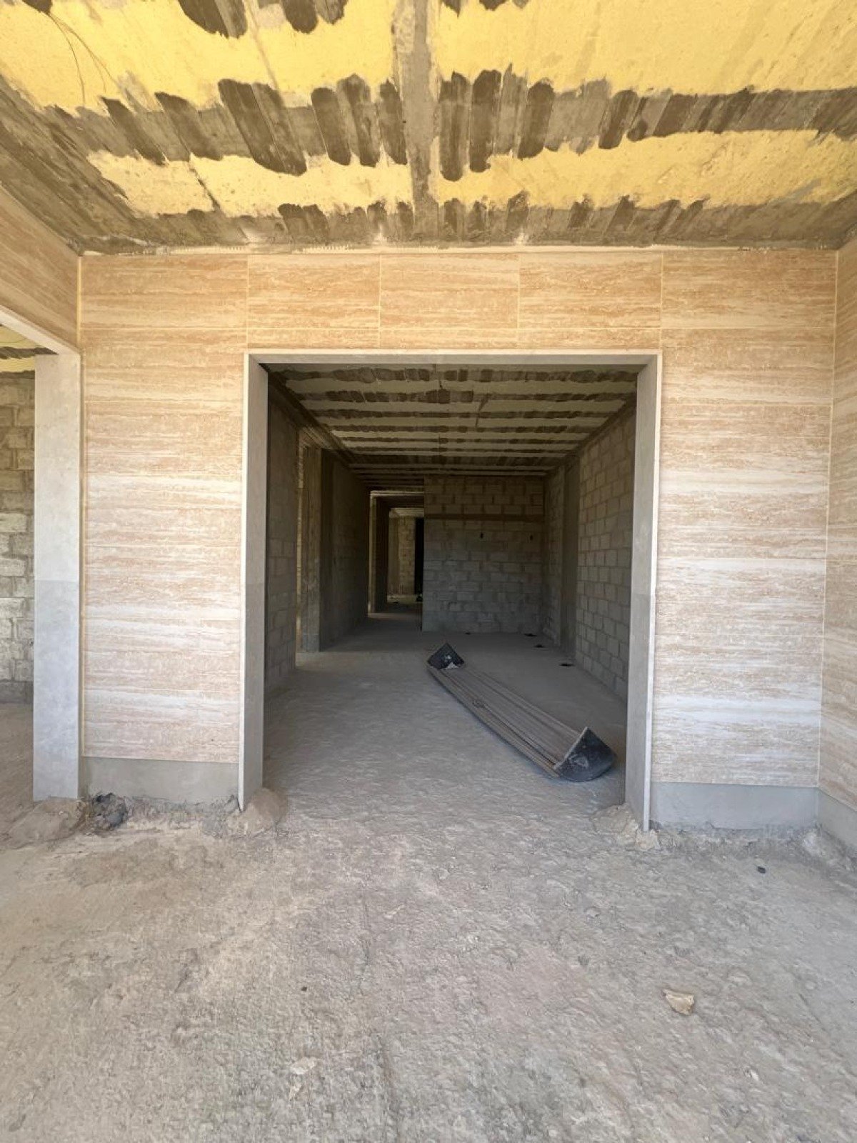 Spacious 3-Bedroom Apartment for Sale in Qara Al-Sham, Rif Dimashq | Scenic Views, Elevator, 182 m²